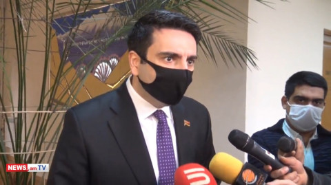 Ով ինչ ասի, պիտի վազելով գանք, ԱԺ-ում քննարկե՞նք.Ալեն Սիմոնյանը՝ ԱԺ նախագահի գործակալ լինելու լուրերի մասին