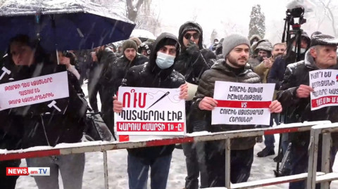 Քաղաքացիները ծափահարություններով դիմավորեցին Յուրի Խաչատուրովին