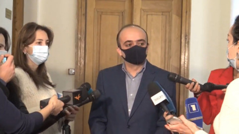 Պրոֆեսիոնալ թեկնածուներ են, բայց մեր որոշումը քաղաքական է. Տարոն Սիմոնյանը՝ դահլիճը լքելու մասին