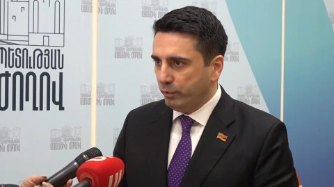 Եթե կարելի է վարչապետի տնից հեռախոս գողանալ, աշխատասենյակից էլ անձնագիր կտանեին. Ալեն Սիմոնյան