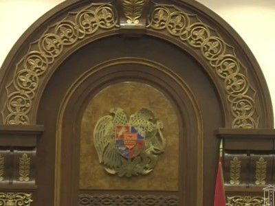 ԱԺ արտահերթ նիստը շարունակվում է