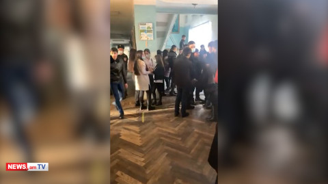 Աբովյանի թիվ 1 դպրոցում դասադուլը եւ գործադուլը շարունակվում է
