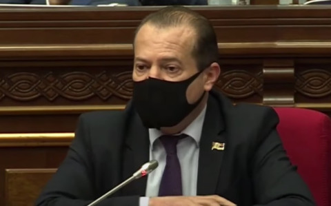 Դուք ներդրում կկատարեի՞ք ռազմական դրության մեջ գտնվող երկրում. պատգամավորը՝ Փաշինյանին
