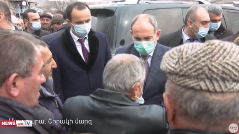 Փաշինյանը մեծ թվով թիկնապահների ուղեկցությամբ չնախատեսված կանգառներ է ունեցել Շիրակի մարզում