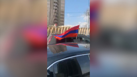 Քաղաքացիներն ավտոերթով շարժվում են Ազատության հրապարակ՝ պահանջելու Փաշինյանի հրաժարականը