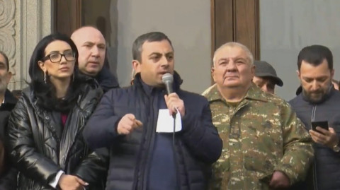 Նիկոլի հրահանգով զինված խմբերով պատրաստվում են մտնել ՊՆ եւ ձերբակալել գեներալներին. Սաղաթելյան