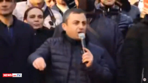Չենք գնալու, մինչեւ չհեռացնենք Նիկոլին. քաղաքացիները փակել են Բաղրամյան պողոտան