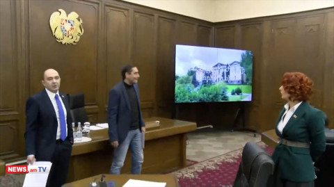 Ձեզ ո՞ւմ տեղն եք դրել, ո՞վ եք դուք. Մարուքյանը դժգոհեց՝ ԱԺ խորհրդի նիստը չկայացավ