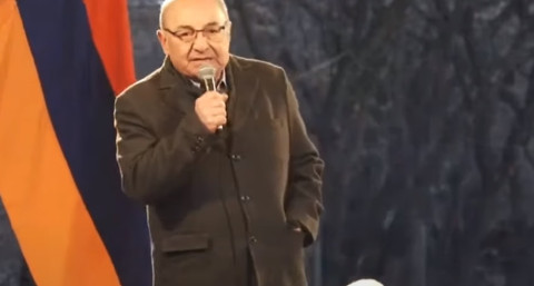 Բանակի ղեկավարությունն ասել է՝ չի ենթարկվի անօրինական կարգադրությանը. Վազգեն Մանուկյան