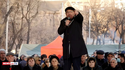 Մենք նախագահ չունենք, այլ ունենք հարուստ տուրիստ, որն ապրում է 5 աստղանի դղյակում. Վազգեն Մանուկյան