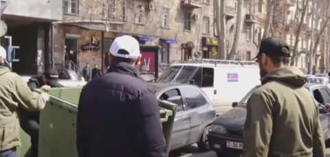 Քաղաքացիներն աղբամաններով փակել են Սայաթ–Նովա պողոտան