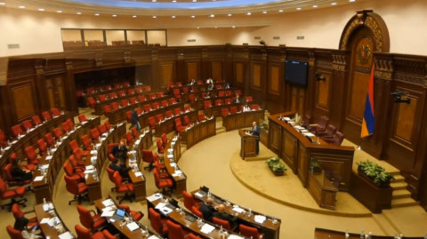Ազգային ժողովի նիստերի դահլիճը գրեթե դատարկ է