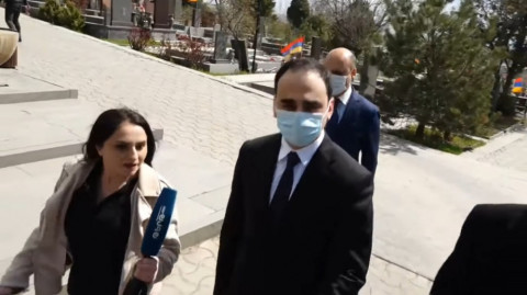 Ինչպե՞ս եք զգում, երբ ասում են՝ դավաճանների Կառավարությունում եք. Ավինյանը հարցերի չպատասխանեց