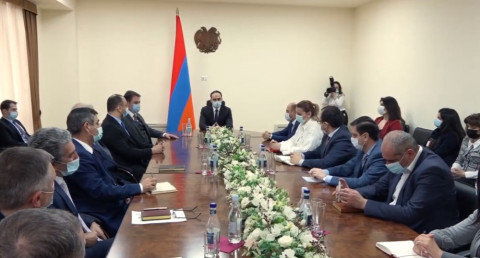 Ավինյանը ներկայացրել է նորանշանակ նախարար Հայկ Չոբանյանին