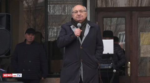 Մեզ պետք չի՝ ընտրություններով գնան, զոռով պետք ա էս իշխանություններին քշենք․ Վազգեն Մանուկյան