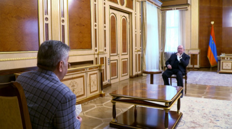 Արմեն Սարգսյանն ընդունել է Ռուսաստանի հայերի միության նախագահ Արա Աբրահամյանին