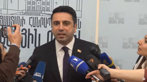 Հայաստանն ու Արցախն ապագա ունեն, ծափահարություններ. Ալեն Սիմոնյանը՝ լրագրողներին