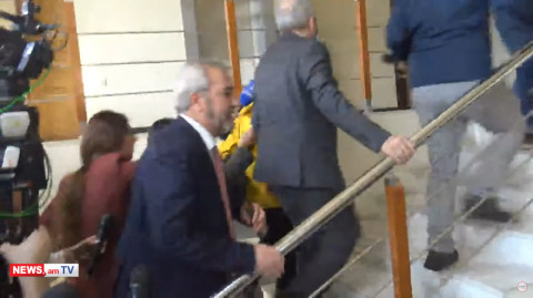 Պաշտպանության նախարարը կրկին փախավ լրագրողներից