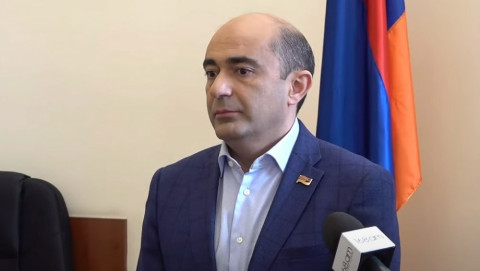 Շահարկումներն անում են մարդիկ, ովքեր ամբողջ կյանքում ստվեր են փնտրել, որ կանգնեն. Մարուքյանը՝ Պապիկյանի մասին