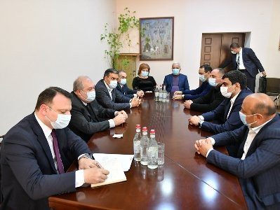 Եկել եմ իմ աչքերով տեսնելու այն, ինչի մասին լսում եմ․ Արմեն Սարգսյանը՝ Գորիսի քաղաքապետարանում