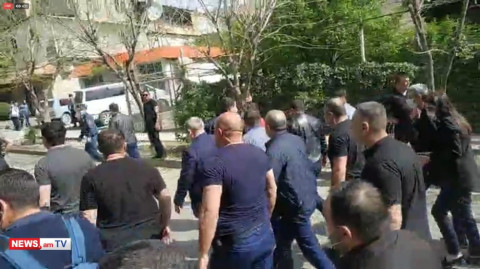 «Նիկոլ, թուրքի շուն». ինչպես են Փաշինյանին դիմավորում Սյունիքի մարզում
