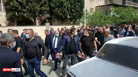 «Արա, դուք եք կապիտուլյանտը». Նիկոլ Փաշինյանը՝ քաղաքացուն