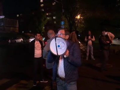 Քաղաքացիները հավաքվել են կառավարական ամառանոցի մոտ՝ դիմավորելու Սյունիքից վերադարձող Փաշինյանին