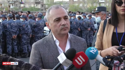 «Հրաչյա Հակոբյանին հրավիրում եմ բոքսի, որտեղից դուրս է գալու ծնկաչոք». Վահե Հակոբյան