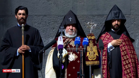 Աղոթք անմար կրակի մոտ. Գարեգին Բ-ն հոգեւորականների հետ այցելեց Ծիծեռնակաբերդ