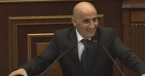 Վահագն Հովակիմյանը խոսքը կիսատ թողեց եւ սկսեց ծիծաղել