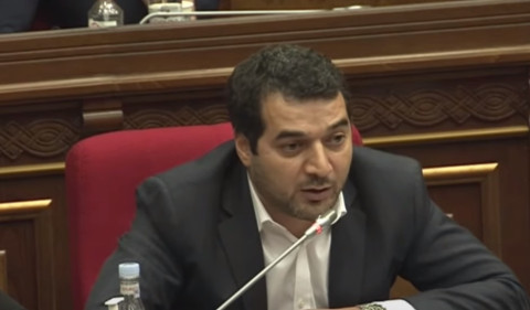 Հստակ ասել եմ՝ պետք է ստորացնելով բերման ենթարկել վարչապետին հայհոյող խուլիգաններին. Հրաչյա Հակոբյան