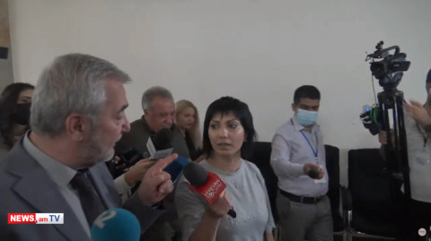 Ես էս միկրոֆոնն եմ ատում. Անդրանիկ Քոչարյանը՝ լրագրողին