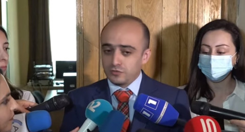 Էդ իրենք են պոպուլիզմով զբաղվում. Տարոն Սիմոնյանը՝ Հրաչյա Հակոբյանի մասին