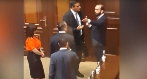 Արման Թաթոյանի երեկվա կոշտ ելույթից հետո Արարատ Միրզոյանը իջել է ամբիոնից՝ «ռազբորկա» անելո՞ւ