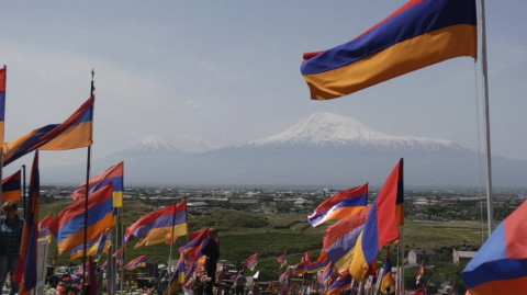 Պատերազմի զոհերի հարազատներն այցելում են «Եռաբլուր»