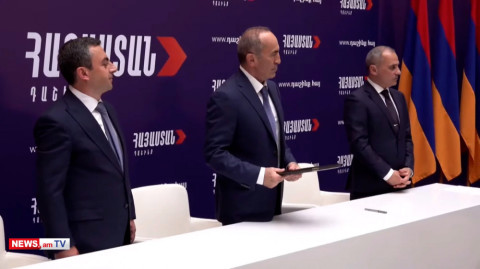 Քոչարյանը, Սաղաթելյանն ու Հակոբյանը հուշագիր ստորագրեցին