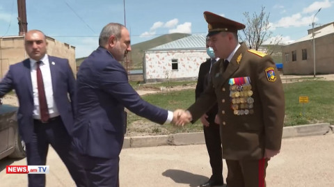 Գեղարքունիքում Փաշինյանը պարգեւատրել է մի շարք զինծառայողների
