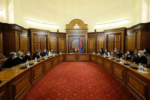 Նիկոլ Փաշինյանը հանդիպել է զոհված զինծառայողների հարազատների հետ