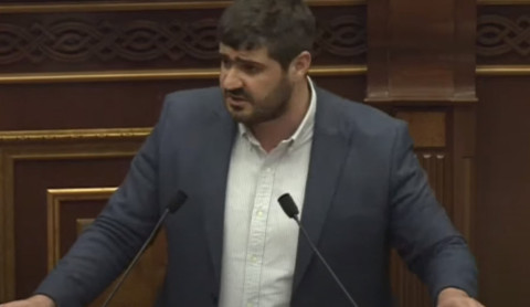 «Ալիեւը «ք..» ա կերել, ասել ա, հայոց հարցը սարքիք, այ քեզ բան». Արման Եղոյան