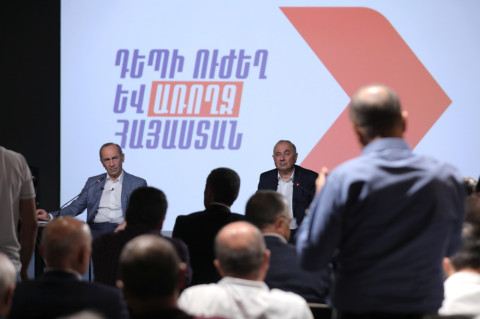 Երկրորդ նախագահ Ռոբերտ Քոչարյանի հանդիպումը առողջապահության ոլորտի ներկայացուցիչների հետ