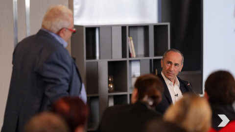 Եթե ուժդ չի պատում, ՌԴ-ի հետ խոսի, ասա՝ արի քո դրոշները 1 տարով դնենք, մինչեւ ոտքի կանգնեմ. Քոչարյան
