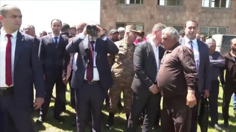 Փաշինյանը չպատասխանեց Կութի բնակիչներին՝ կկարողանա՞ն հնձել իրենց ցանածը, թե՞ ոչ