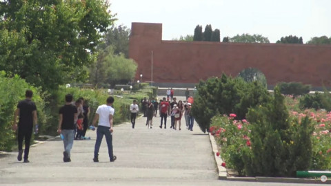Փաշինյանի հեռանալուց հետո միայն քաղաքացիներին թույլ տվեցին Սարդարապատի հուշահամալիր գնալ