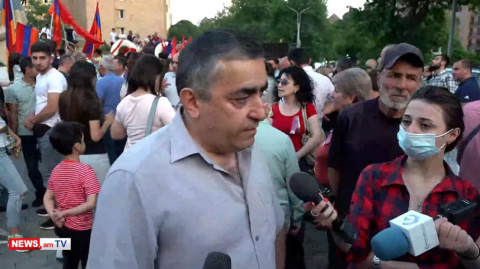 Իրեն հարգող դիվանագետն այդ բաներին երկար դիմանալ չի կարող. Ռուստամյանը՝ Այվազյանի հրաժարականի մասին