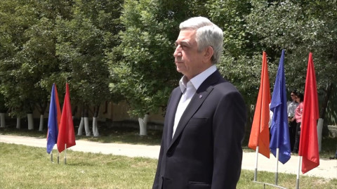 Սերժ Սարգսյանը հարգանքի տուրք է մատուցել Ղարաքիլիսայի ճակատամարտի հերոսների հիշատակին
