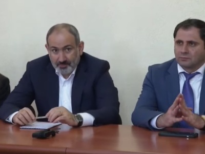 ՈւՂԻՂ. Նիկոլ Փաշինյանը Ապարանում հանդիպում է իր աջակիցների հետ