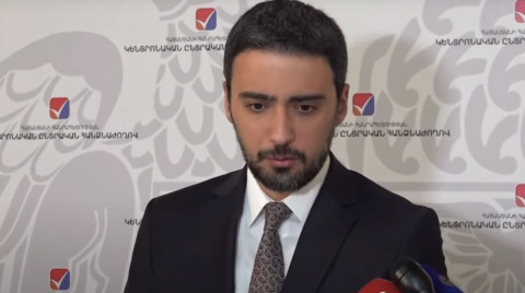 Նախագահը, որը հողեր է ազատագրել, չպետք է բանավեճի մեջ մտնի հողեր հանձնողի հետ. Վարդեւանյան