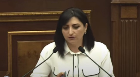 Տիկին Նազարյան, ամբիոնից ներողություն խնդրեք ձեր լկտի վարքագծի համար. Թագուհի Թովմասյան