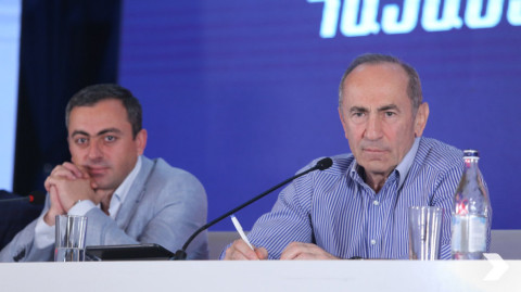 Այսօր կան ուսապարկեր եւ լաչառության ոճի մեջ մի մարդ, սա քաղաքական թիմ չէ. Քոչարյան