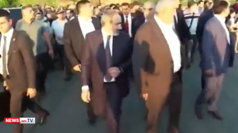 Թուրք, դավաճան. ինչպես դիմավորեցին Փաշինյանին Արտաշատում
